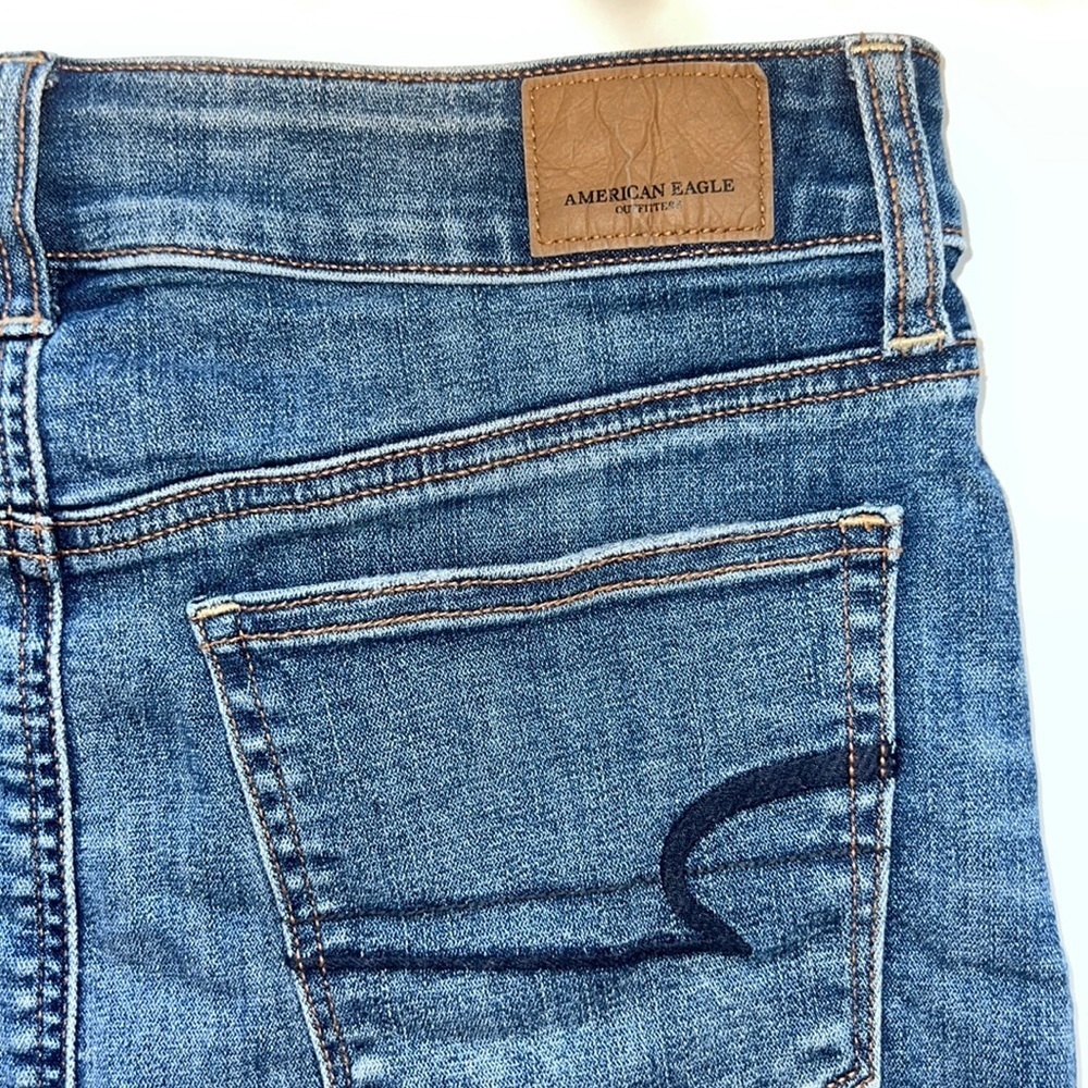 American Eagle Medium Blue Denim Super Stretch Distressed Mini Skirt Size 0 - Picture 4 of 7